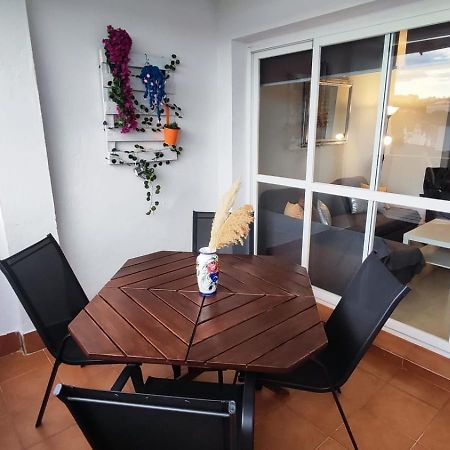 2Bdr Sunny Apartment With Pool And Private Parking In بينالماذينا المظهر الخارجي الصورة