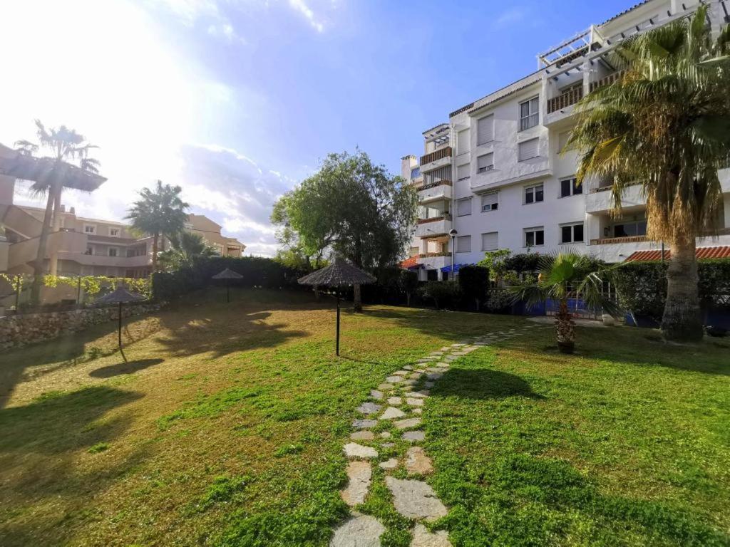 2Bdr Sunny Apartment With Pool And Private Parking In بينالماذينا المظهر الخارجي الصورة