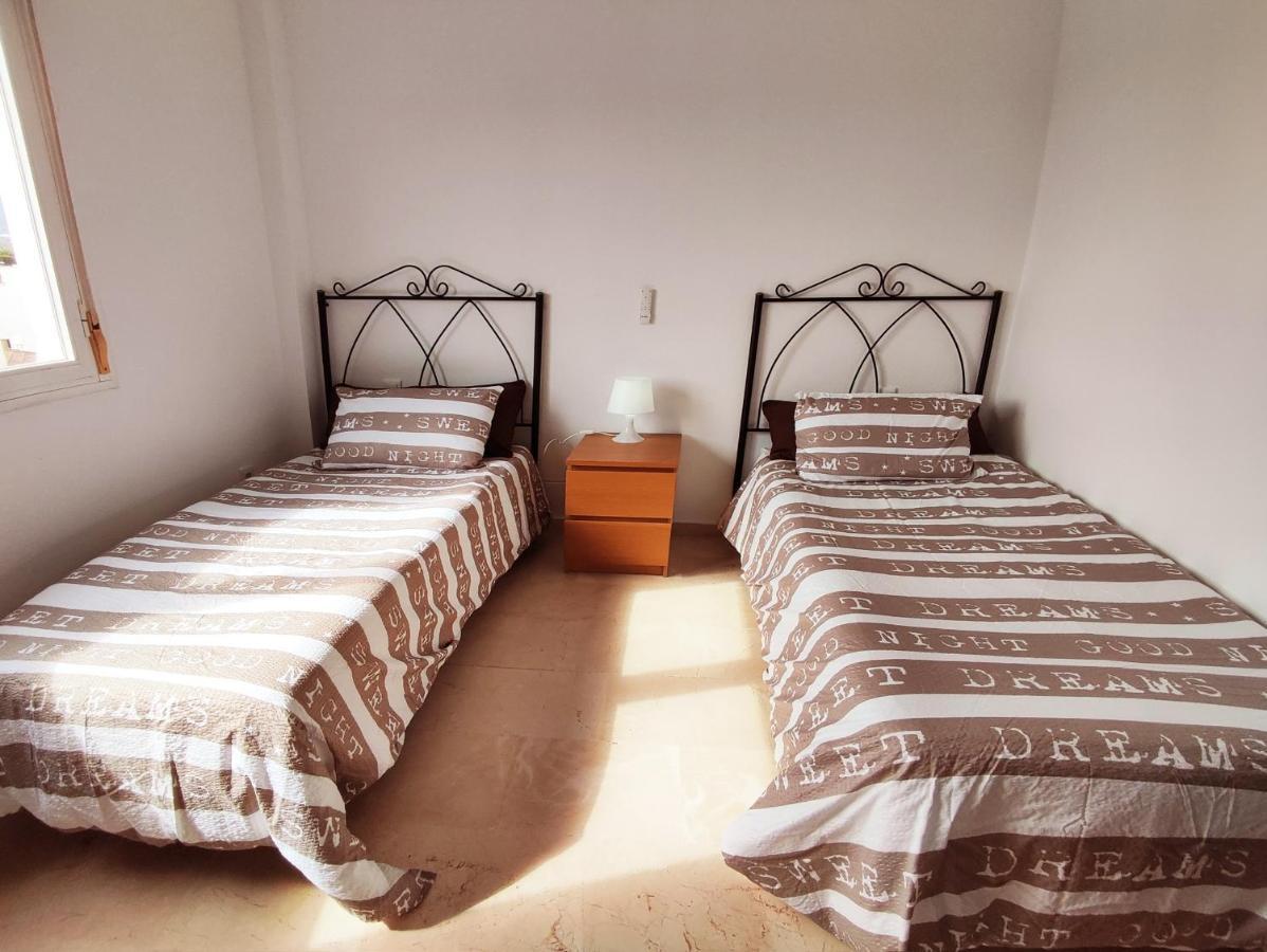 2Bdr Sunny Apartment With Pool And Private Parking In بينالماذينا المظهر الخارجي الصورة