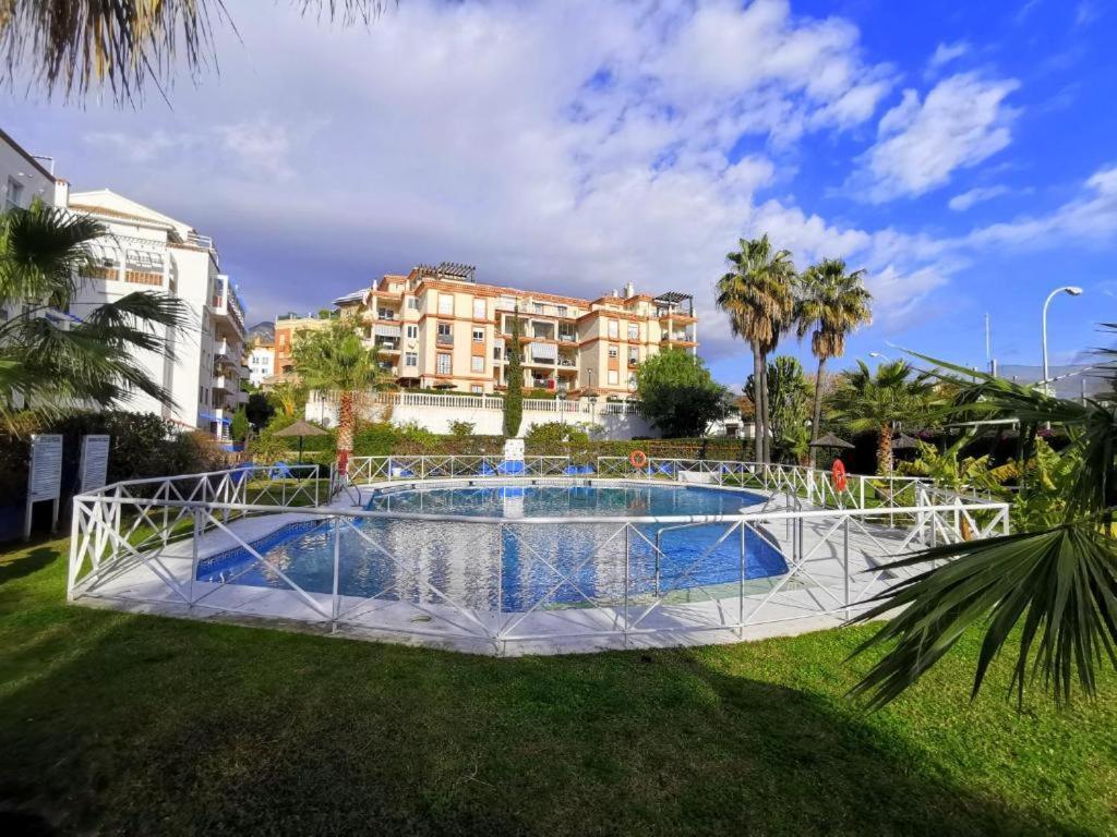 2Bdr Sunny Apartment With Pool And Private Parking In بينالماذينا المظهر الخارجي الصورة