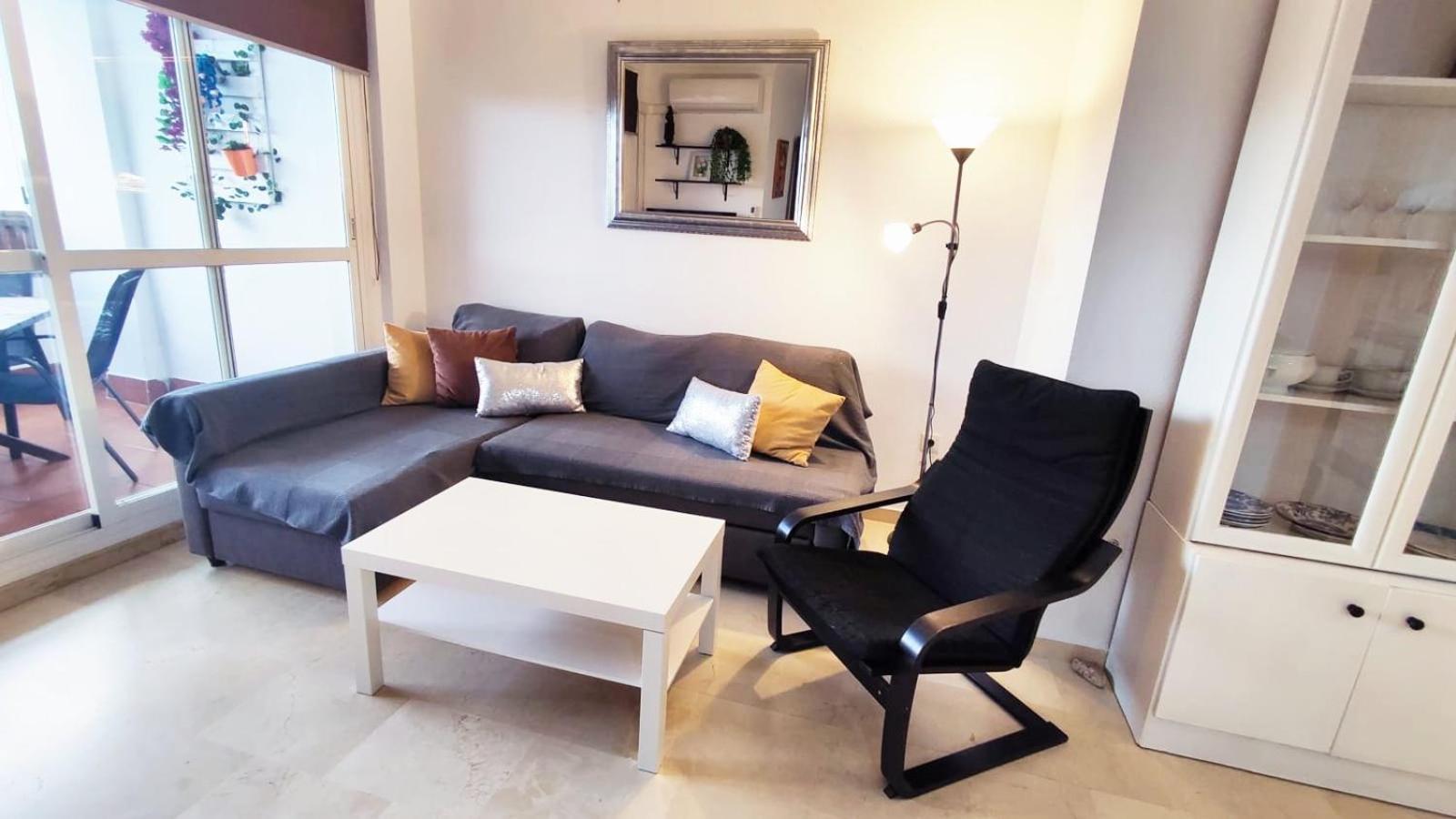 2Bdr Sunny Apartment With Pool And Private Parking In بينالماذينا المظهر الخارجي الصورة