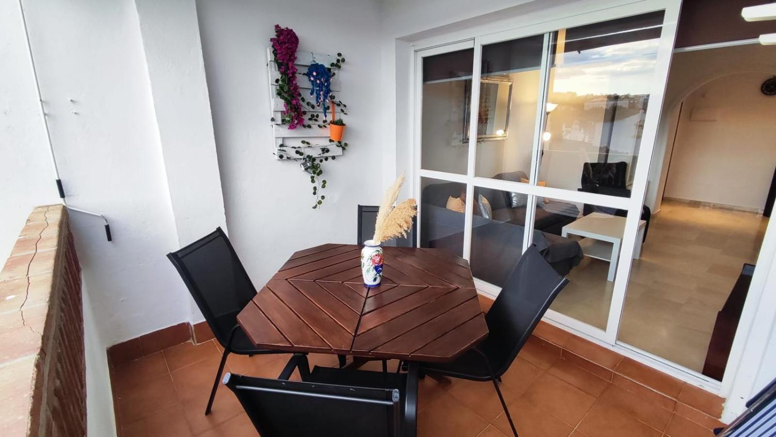 2Bdr Sunny Apartment With Pool And Private Parking In بينالماذينا المظهر الخارجي الصورة